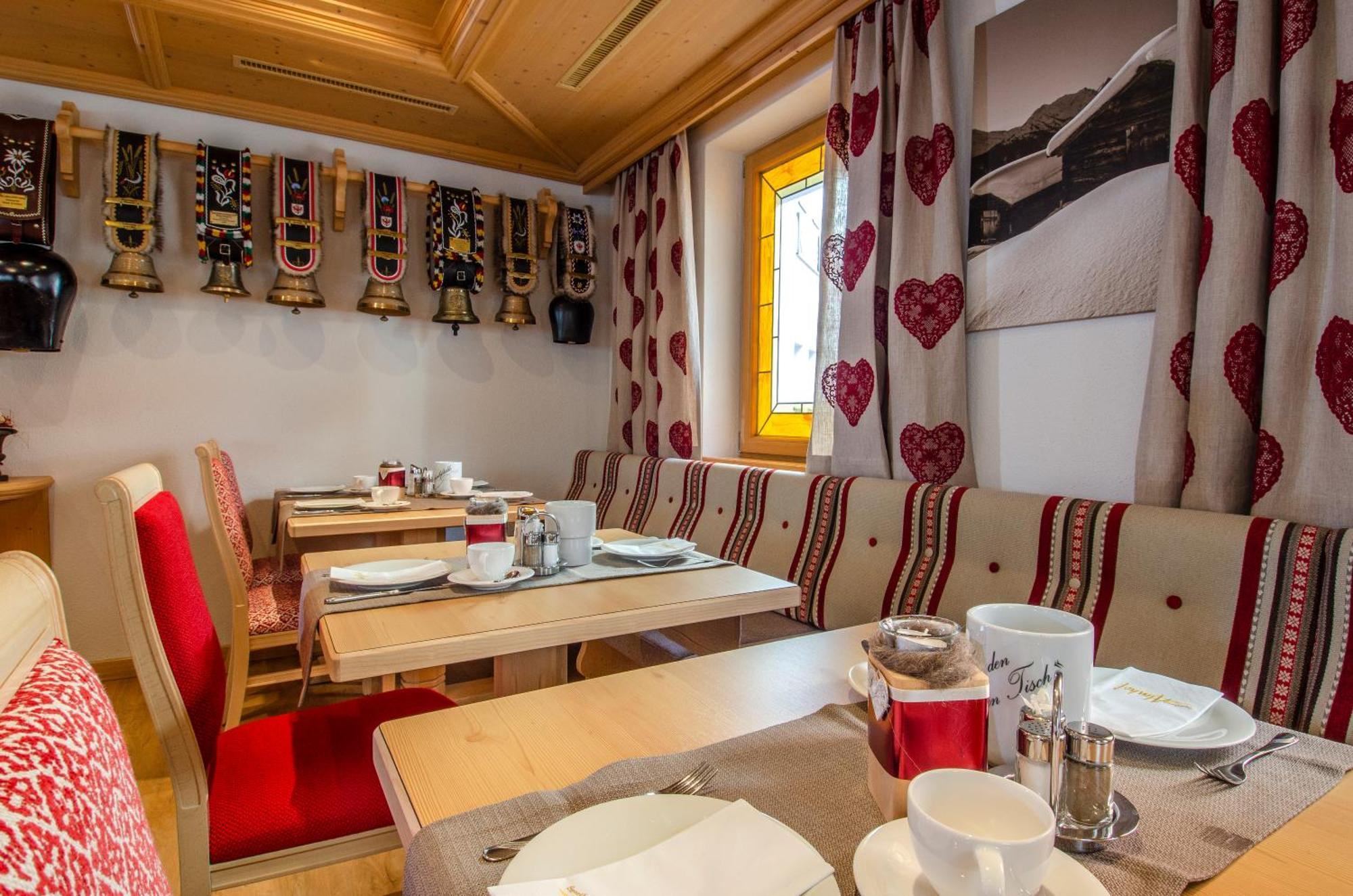 Sporthotel Almhof Ischgl Bagian luar foto